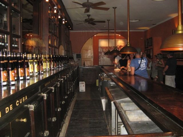 Le bar du mus�e du Rhum � la Havane