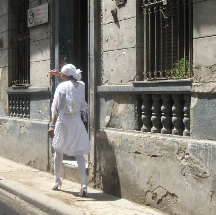 tout de blanc v�tue
