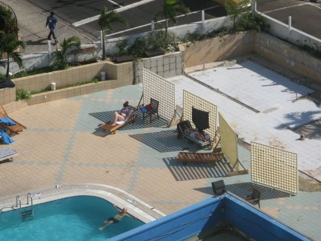 Carine � la piscine