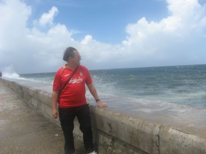 la mer se d�chaine sur le Malecon