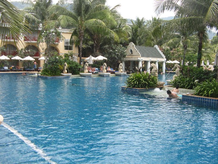 piscine d�cevante au Graceland resort et spa