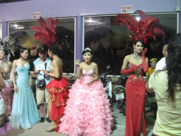f�minine ou masculine ? http://www.marcarine.be/voyages/Thailande_circuit/79.Ladyboys/index.php